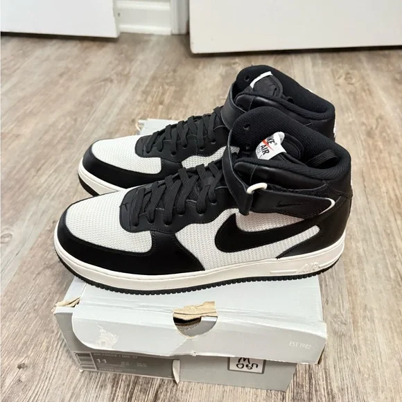 Nike Air Force 1 Black and White - Picture 2 of 4